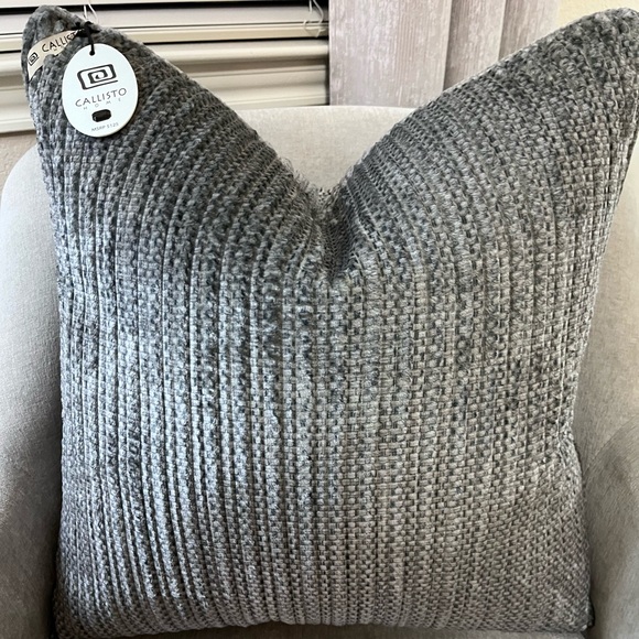 1-NWT CALLISTO HOME FUR/VELVET DECORATIVE PILLOW (Read description for details) - Picture 6 of 17